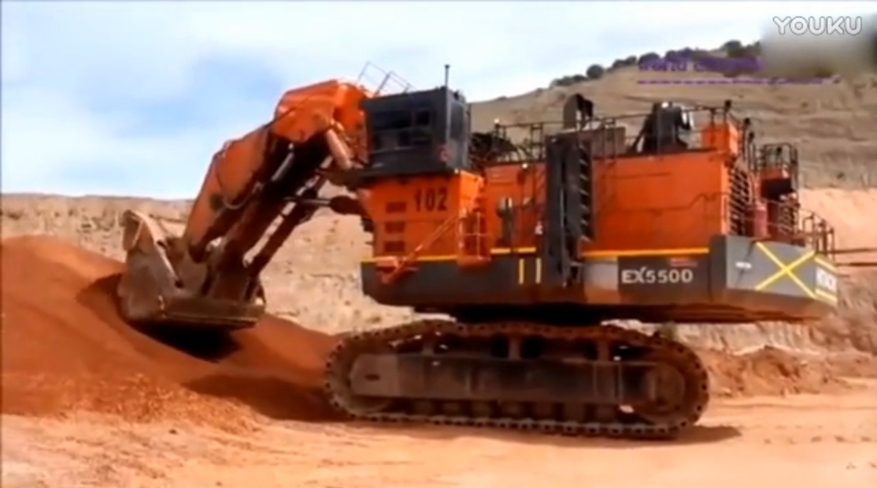 Video highlights of the heavy construction machinery excavator work